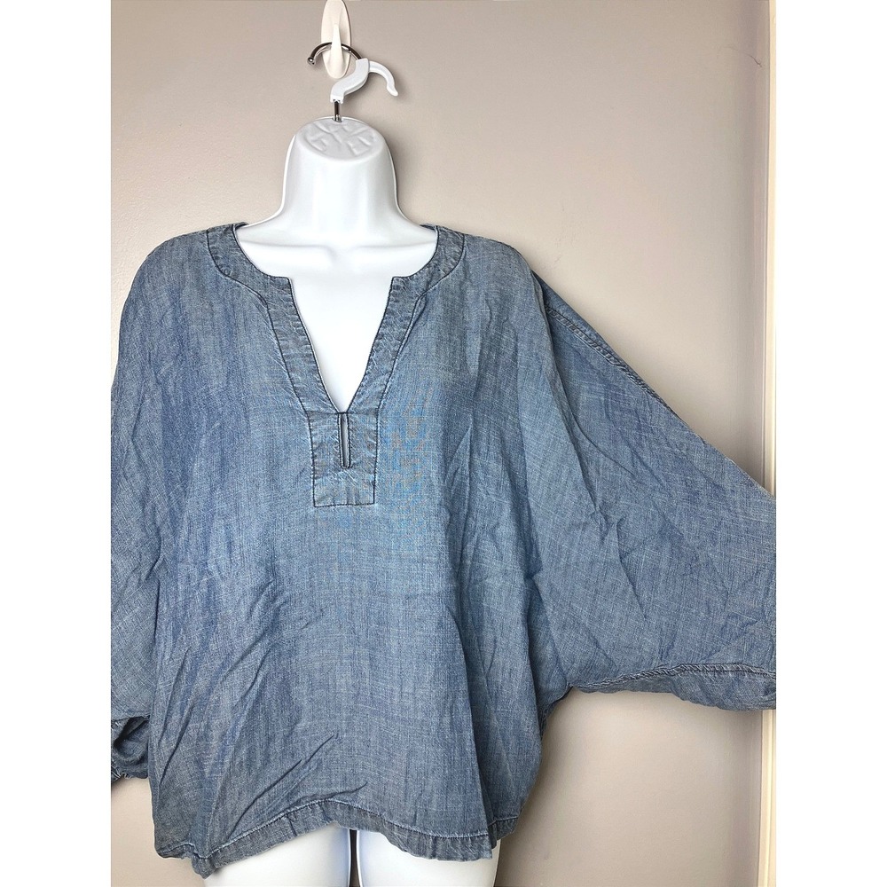 Trina Turk Linen Blend Blue Chambray Split V-Neck Batwing Dolman Sleeve Top